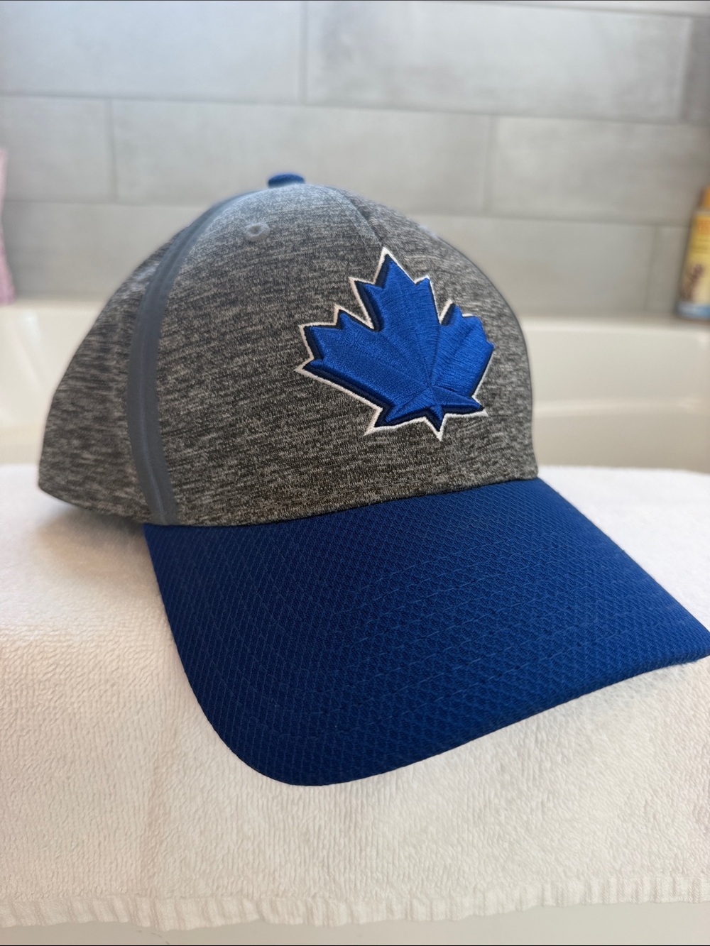 Men’s New Era Toronto Blue Jays Flex Fit 39thirty Size Med-Lrg